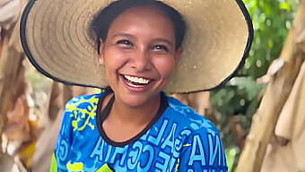 Hermosa Mujer Del País Que Vive Al Lado Me Hace Una Mamada Con Una Golondrina A Cambio De Un Nuevo Teléfono Celular.